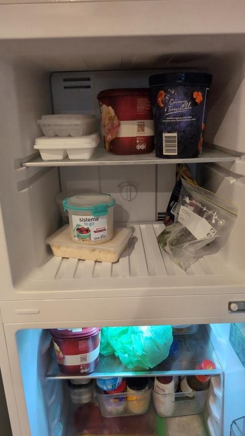 Second-hand Chiq 202L Top Mount Fridge - Photo 9)