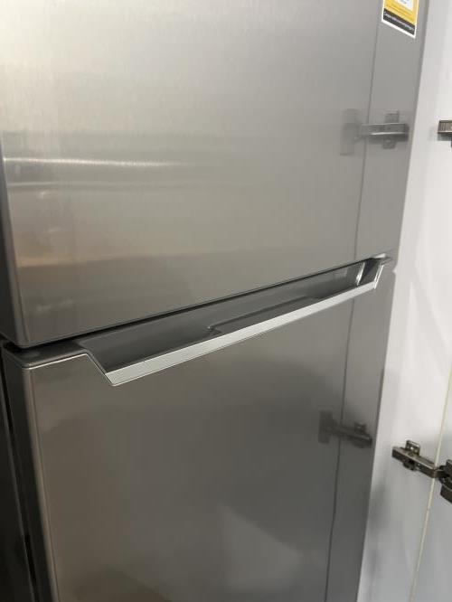 Second-hand Chiq 202L Top Mount Fridge - Photo 9)