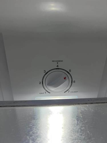 Second-hand Chiq 202L Top Mount Fridge - Photo 9)