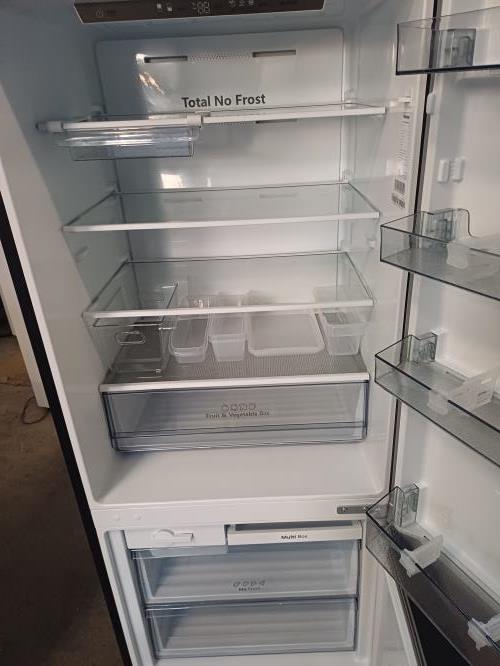 Second-hand Hisense 417L Bottom Mount Fridge - Photo 9)