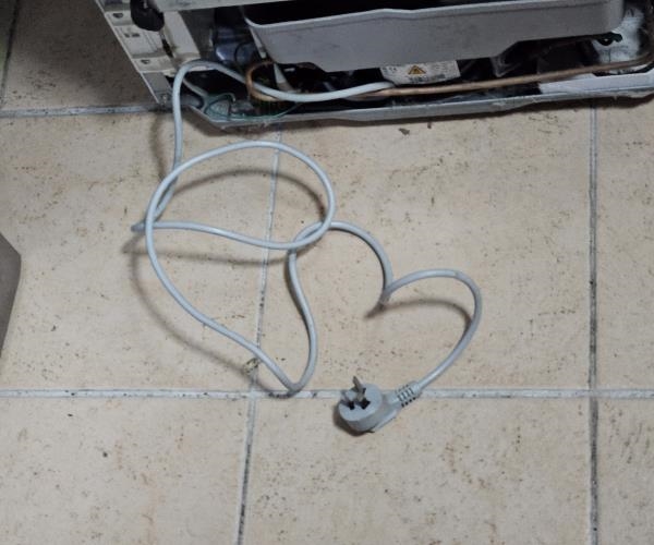 Second-hand Westinghouse 231L Top Mount Fridge - Photo 9)