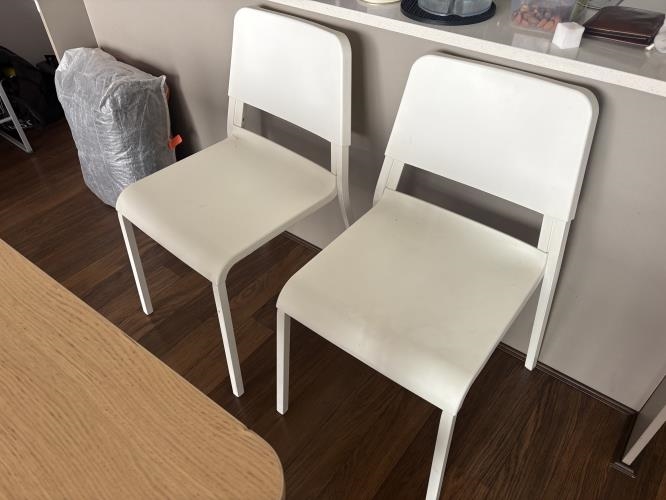 Second-hand IKEA Dining Table with 4 Chairs - Photo 9)