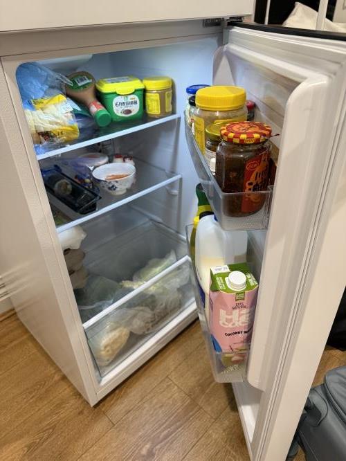 Second-hand Hisense 205L Top Mount Fridge - Photo 9)
