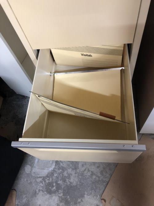 Second-hand 3 Drawer Filing Cabinet with Key - Photo 7)
