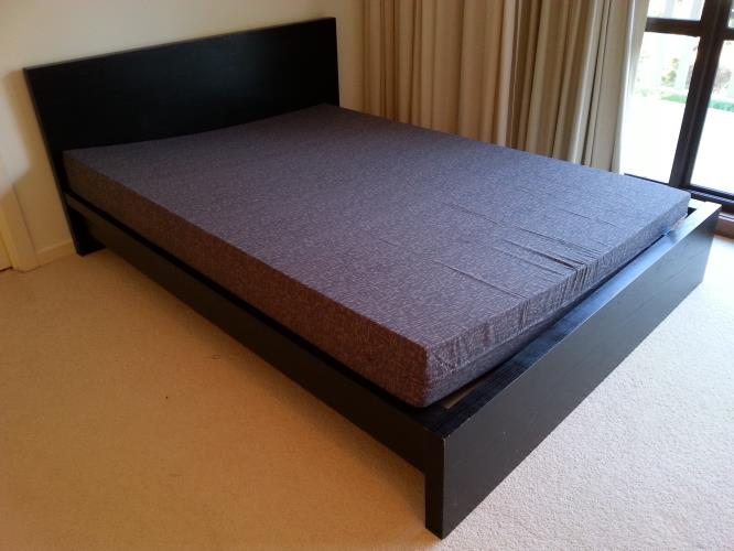Second-hand Dunlop Double Mattress (Bedframe not included) - Photo 5)